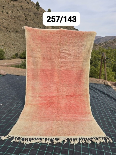 Różowy marokański dywan wełniany 1.43/2.57 m